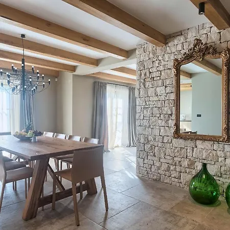 Villa Stancija Katarina Di Maladel *